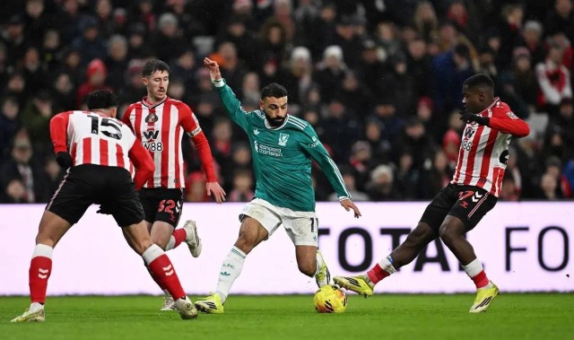 利物浦1-0掀翻魔鬼主场！范戴克创纪录绝杀，右后卫魔咒仍存在！