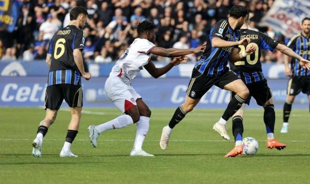 3-1击败卡利亚里，10人意甲倒数第一大爆发，终结17轮不胜