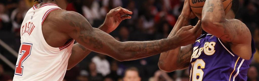 湖人再赢验牌战双杀火箭 老詹14中13让年轻人羞愧